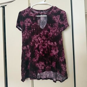 Mudd Short Sleeve Tie-Dye Top in Purple and Black